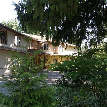Cedar Wood Lodge Bed & Breakfast Inn Port Alberni Bagian luar foto