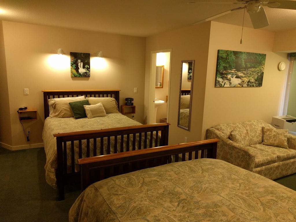 Cedar Wood Lodge Bed & Breakfast Inn Port Alberni Bagian luar foto