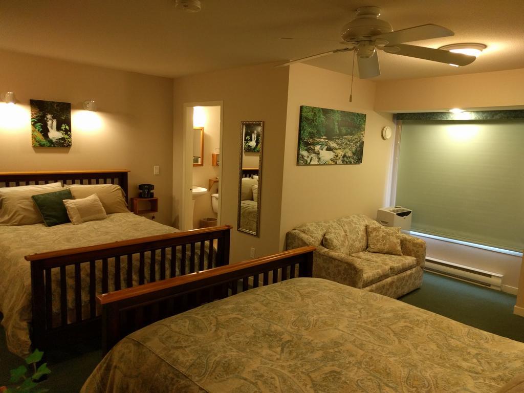 Cedar Wood Lodge Bed & Breakfast Inn Port Alberni Bagian luar foto