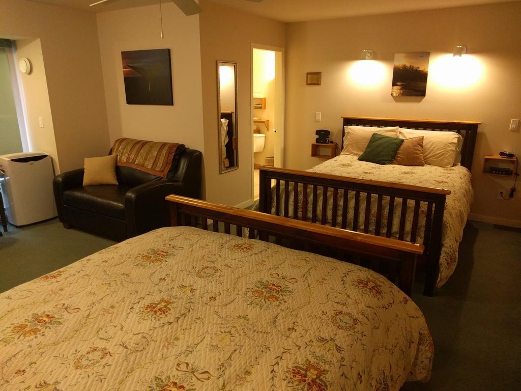 Cedar Wood Lodge Bed & Breakfast Inn Port Alberni Bagian luar foto