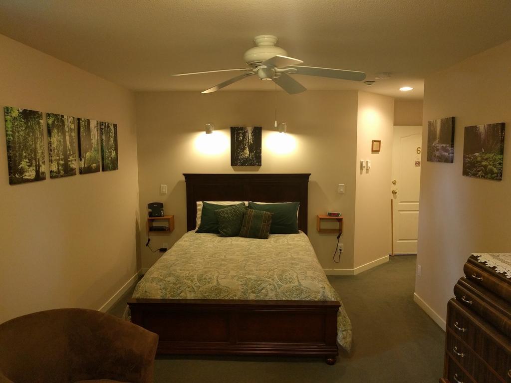 Cedar Wood Lodge Bed & Breakfast Inn Port Alberni Bagian luar foto