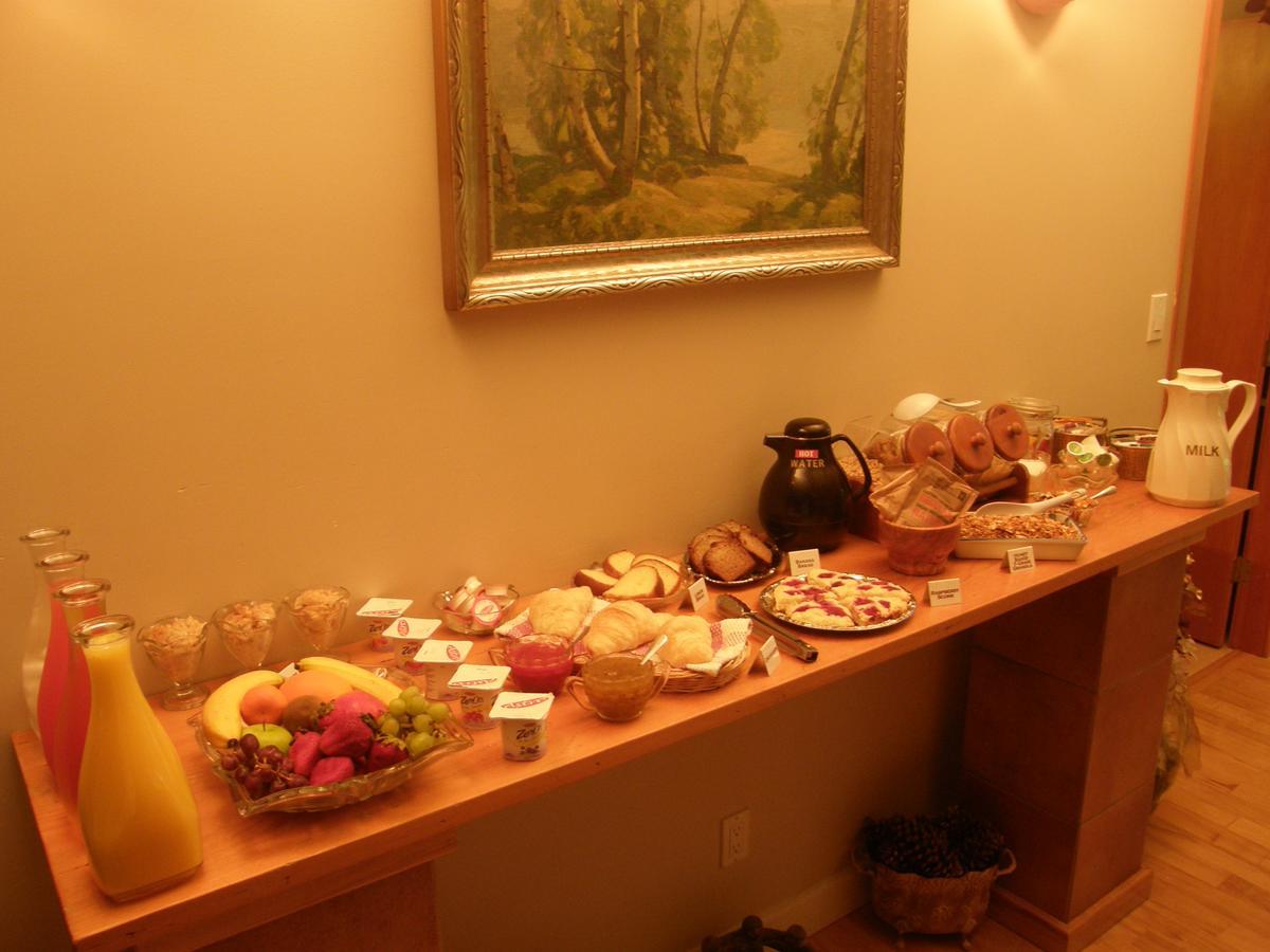 Cedar Wood Lodge Bed & Breakfast Inn Port Alberni Bagian luar foto